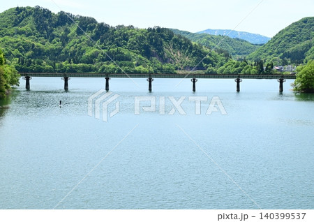 錦秋湖は満水状態(和賀川第一橋梁) 錦秋湖は満水状態(和賀川第一橋梁) 140399537