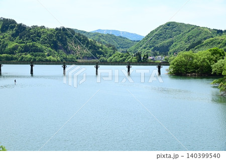錦秋湖は満水状態(和賀川第一橋梁) 錦秋湖は満水状態(和賀川第一橋梁) 140399540