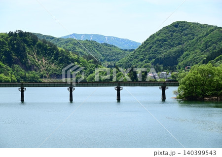 錦秋湖は満水状態(和賀川第一橋梁) 錦秋湖は満水状態(和賀川第一橋梁) 140399543