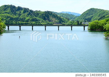 錦秋湖は満水状態（和賀川第一橋梁） 140399545
