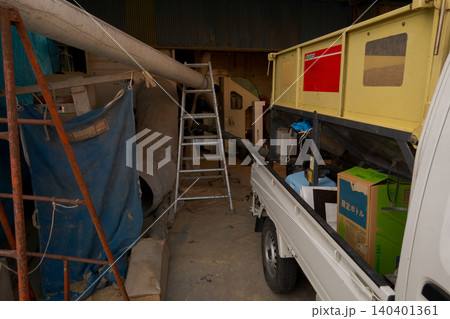various various 140401361