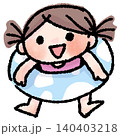 浮き輪を持つ女の子 140403218