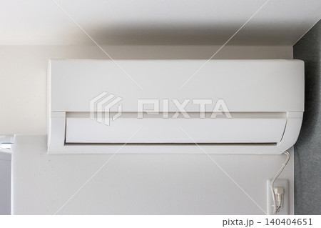 典型的なエアコン typical no-brand home air conditioner 典型的なエアコン typical no-brand home air conditioner 140404651