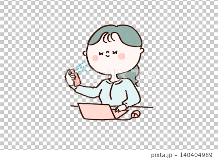 PCでの仕事中に顔へミスト化粧水を吹きかける女性(オフィスでの乾燥肌対策) PCでの仕事中に顔へミスト化粧水を吹きかける女性(オフィスでの乾燥肌対策) 140404989