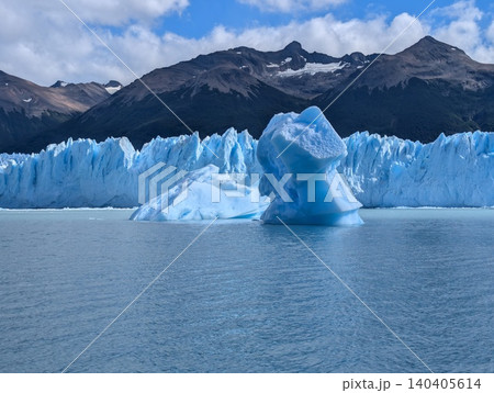 Immense Patagonian glacier under changing skies 140405614