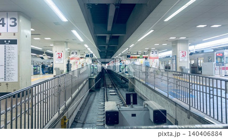 東武東上線池袋駅ホームの風景 140406884