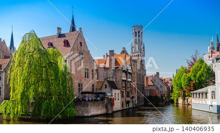 Beautiful canal and traditional houses in the old town of Bruges Beautiful canal and traditional houses in the old town of Bruges 140406935