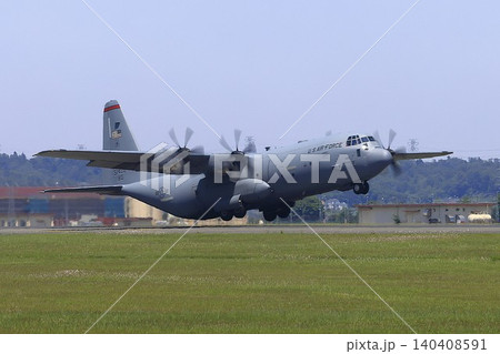 横田基地のC-130 ハーキュリーズ 横田基地のC-130 ハーキュリーズ 140408591