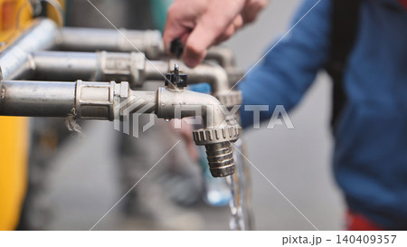Hand turning tap, drawing water from multiple public faucets or outdoor water supply point Hand turning tap, drawing water from multiple public faucets or outdoor water supply point 140409357