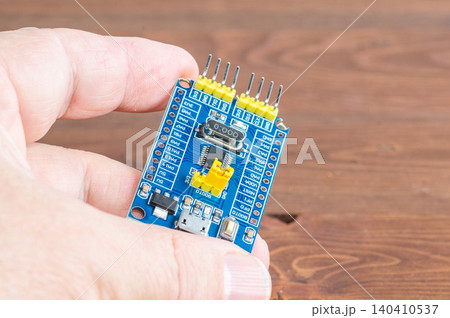 Development board STM and programmer in hand 140410537