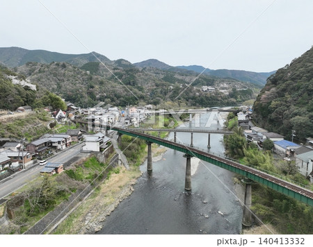 予土線第一吉野川橋りょうと広見川(高知県) 予土線第一吉野川橋りょうと広見川(高知県) 140413332