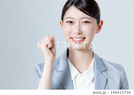 応援する女性 応援する女性 140413750