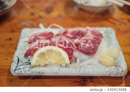 【#食べ物】ヤギ刺し 140413886