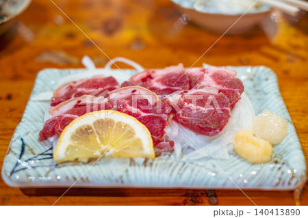 【#食べ物】ヤギ刺し 140413890