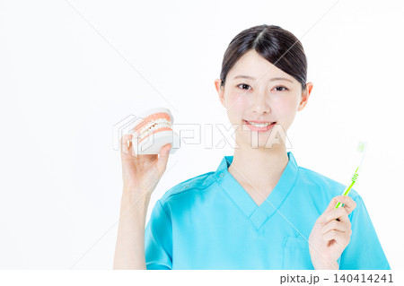 歯医者 女性 歯医者 女性 140414241