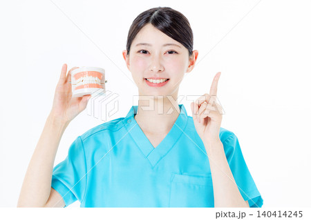 歯医者　女性 140414245