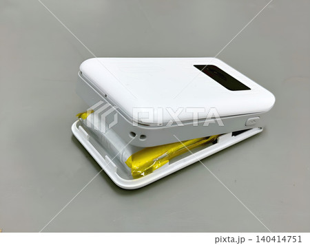 膨張したモバイルバッテリー 膨張したモバイルバッテリー 140414751