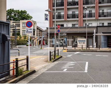 見沼代親水公園駅前ロータリーのタクシー乗り場 見沼代親水公園駅前ロータリーのタクシー乗り場 140416103