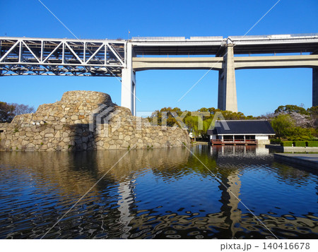 瀬戸大橋記念公園から見る瀬戸大橋(香川県坂出市番の州緑町) 瀬戸大橋記念公園から見る瀬戸大橋(香川県坂出市番の州緑町) 140416678