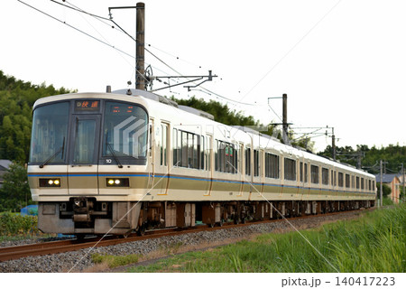 奈良線を走る221系快速電車6両 140417223