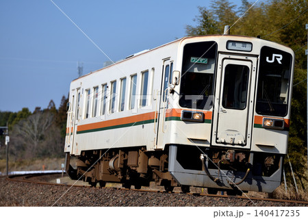 参宮線を走るキハ11型普通列車 参宮線を走るキハ11型普通列車 140417235