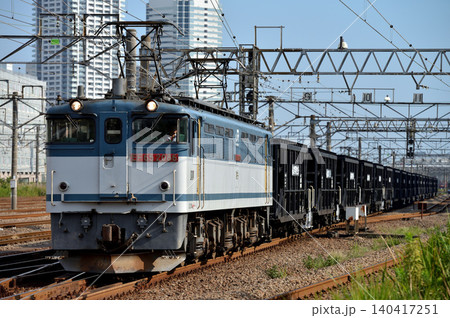 新鶴見操車場を発車するEF652086セメント貨物列車 新鶴見操車場を発車するEF652086セメント貨物列車 140417251
