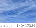 青空に流れる雲 140417389
