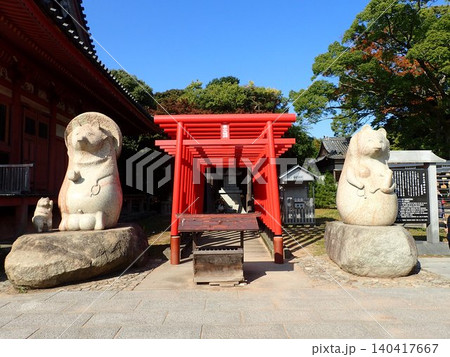 高松市にある屋島の南嶺山上にある真言宗御室派の寺院であり、東大寺戒壇院の恵雲律師が建立した屋島寺 高松市にある屋島の南嶺山上にある真言宗御室派の寺院であり、東大寺戒壇院の恵雲律師が建立した屋島寺 140417667