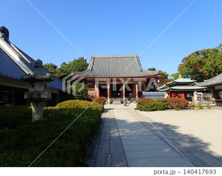 高松市にある屋島の南嶺山上にある真言宗御室派の寺院であり、東大寺戒壇院の恵雲律師が建立した屋島寺 高松市にある屋島の南嶺山上にある真言宗御室派の寺院であり、東大寺戒壇院の恵雲律師が建立した屋島寺 140417693