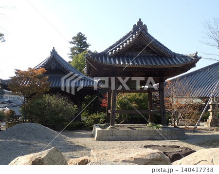 高松市にある屋島の南嶺山上にある真言宗御室派の寺院であり、東大寺戒壇院の恵雲律師が建立した屋島寺 高松市にある屋島の南嶺山上にある真言宗御室派の寺院であり、東大寺戒壇院の恵雲律師が建立した屋島寺 140417738