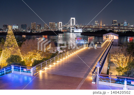 お台場のイルミネーションとレインボーブリッジの夜景 お台場のイルミネーションとレインボーブリッジの夜景 140420502