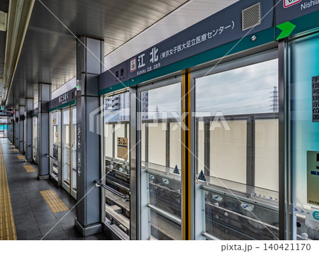 日暮里・舎人ライナー「江北駅」のホームドア 日暮里・舎人ライナー「江北駅」のホームドア 140421170