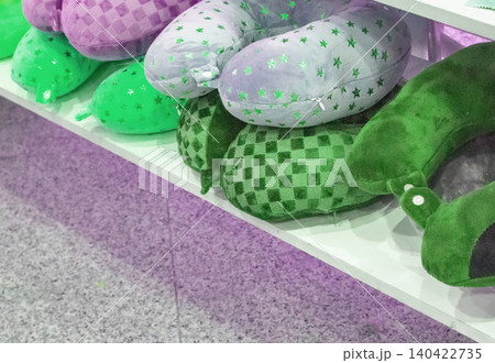 A lot of colorful inflatable and soft pillows for the convenience of the neck during travel, lie on the counter of the store, the concept of selling goods on the road A lot of colorful inflatable and soft pillows for the convenience of the neck during travel, lie on the counter of the store, the concept of selling goods on the road 140422735