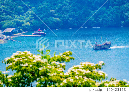 【神奈川県】箱根芦ノ湖・湖尻港に到着した遊覧船 【神奈川県】箱根芦ノ湖・湖尻港に到着した遊覧船 140423138
