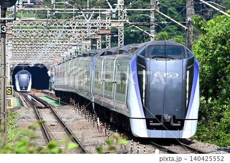 中央本線を走る特急列車 中央本線を走る特急列車 140425552