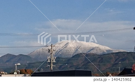恵那駅から望む、雪をかぶった恵那山。先祖のお墓参りの帰りに。 140425902