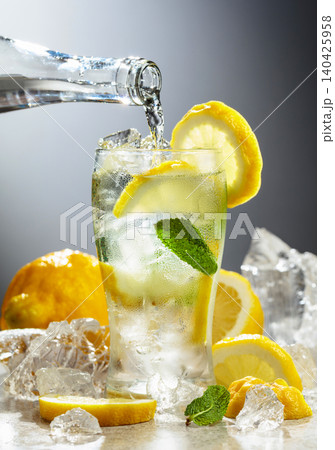Carbonated refreshing drink with fresh lemon, ice and mint. Carbonated refreshing drink with fresh lemon, ice and mint. 140425958