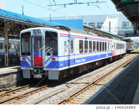 北越急行HK100形H-3(直江津駅にて撮影) 北越急行HK100形H-3(直江津駅にて撮影) 140426969
