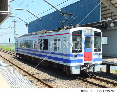 北越急行HK100形H-7(くびき駅にて撮影) 北越急行HK100形H-7(くびき駅にて撮影) 140426970