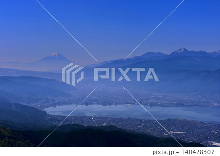 諏訪湖と富士山・高ボッチ山から(長野県・岡谷市、塩尻市) 諏訪湖と富士山・高ボッチ山から(長野県・岡谷市、塩尻市) 140428307