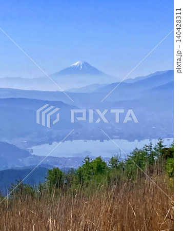 諏訪湖と富士山・高ボッチ山から(長野県・岡谷市、塩尻市) 諏訪湖と富士山・高ボッチ山から(長野県・岡谷市、塩尻市) 140428311