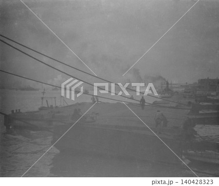 古写真 1937-1945年 日中戦争中の中華民国 南京又は上海の港湾 古写真 1937-1945年 日中戦争中の中華民国 南京又は上海の港湾 140428323