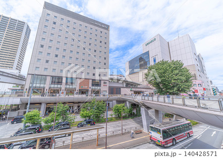 立川駅南口のホテルメッツ立川とグランデュオ立川、ペデストリアンデッキの風景【東京都立川市柴崎町】 立川駅南口のホテルメッツ立川とグランデュオ立川、ペデストリアンデッキの風景【東京都立川市柴崎町】 140428571
