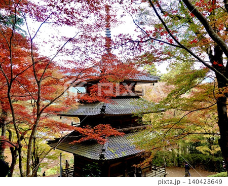 高源寺の三重塔(多宝塔) 丹波紅葉三山のひとつ 天目楓(てんもくかえで)が美しい風景 兵庫県丹波市 高源寺の三重塔(多宝塔) 丹波紅葉三山のひとつ 天目楓(てんもくかえで)が美しい風景 兵庫県丹波市 140428649