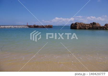 福岡県北九州市若松区 青い海と砂浜 福岡県北九州市若松区 青い海と砂浜 140428777