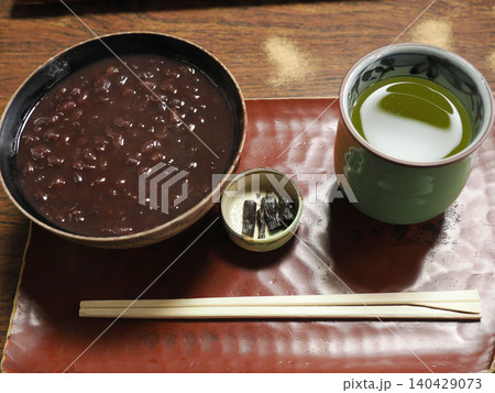 お汁粉とお茶のセット 140429073