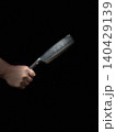 刃物を持つ手 140429139