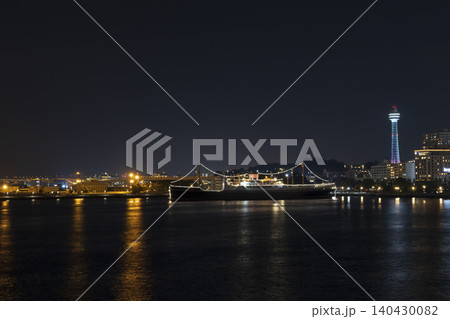 夜の海に浮かぶ船 夜の海に浮かぶ船 140430082