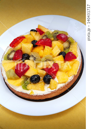 Pineaplle, strawberries, kiwi and cream on a cake Pineaplle, strawberries, kiwi and cream on a cake 140431717