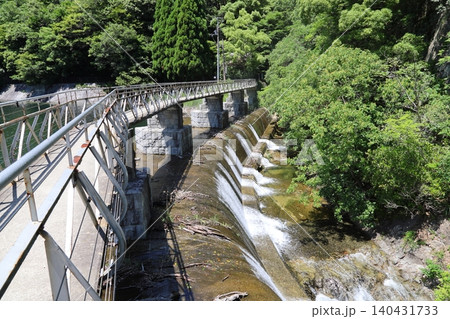 ◇布引の滝 「布引五本松堰堤(布引ダム:国指定重要文化財)と布引貯水池」/ 神戸市中央区 ◇布引の滝 「布引五本松堰堤(布引ダム:国指定重要文化財)と布引貯水池」/ 神戸市中央区 140431733